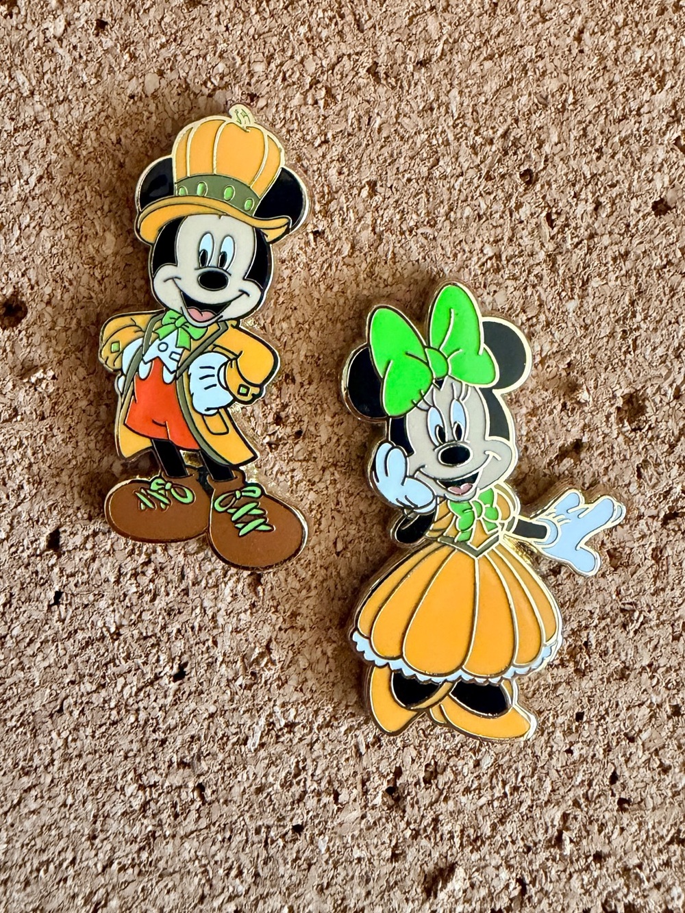 Sensational Harvest Surprise Disney Enamel Pins - Micky & Minnie Mouse (LE)